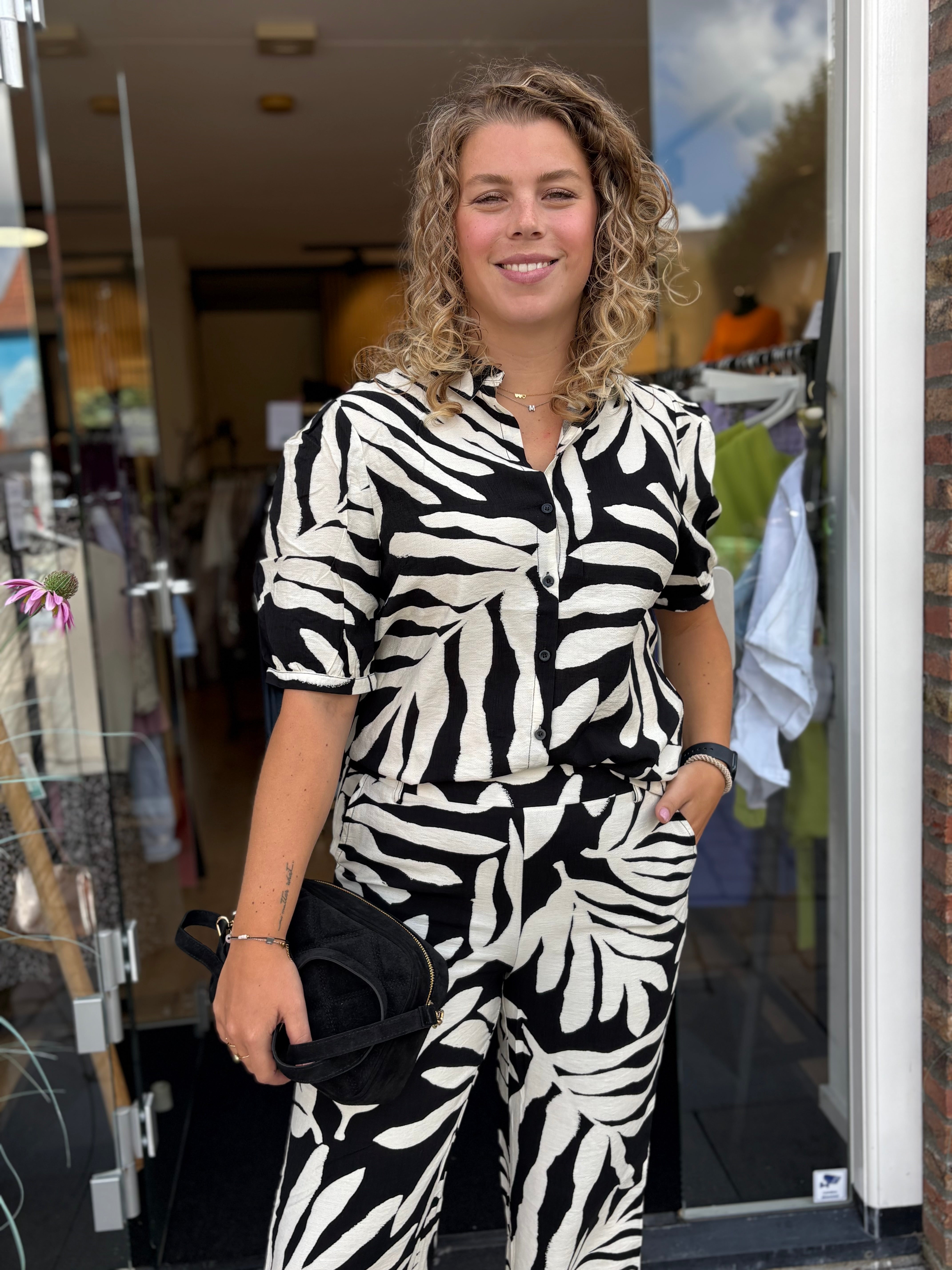BLOUSE C&S ZWART/OFF WHITE PRINT