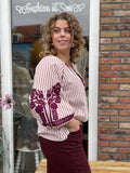 BLOUSE BORDEAUX STREEP MET PRINT