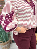 BLOUSE BORDEAUX STREEP MET PRINT