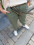 BROEK BARREL IN BRUIN/ARMY GREEN