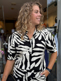 BLOUSE C&S ZWART/OFF WHITE PRINT