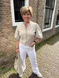BLOUSE BEIGE MET PRINT TRAVEL MATERIAAL