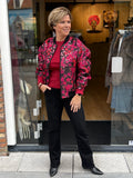 JAS/BOMBER PRINT ROOD ZWART