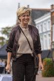 TAS LEER MET FRANJE EN GOUDEN STUDS